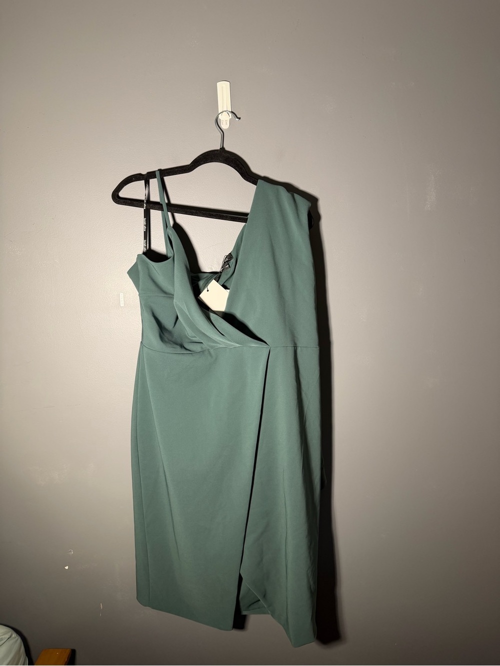 Lavish Alice Asymmetric Cape Overlay Pleated Dress Size 18